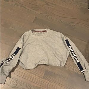 tommy holdover cropped sweatshirt